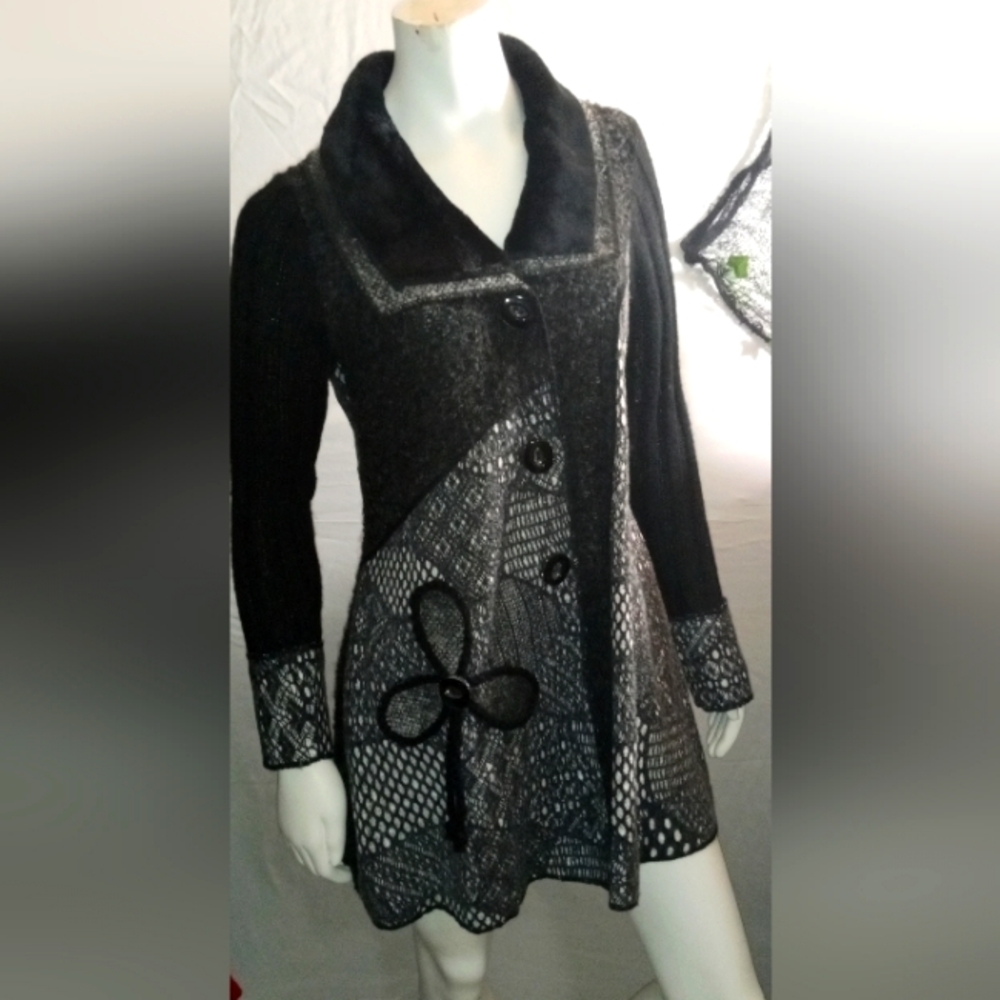 Coco+Carmen size S/M sweater